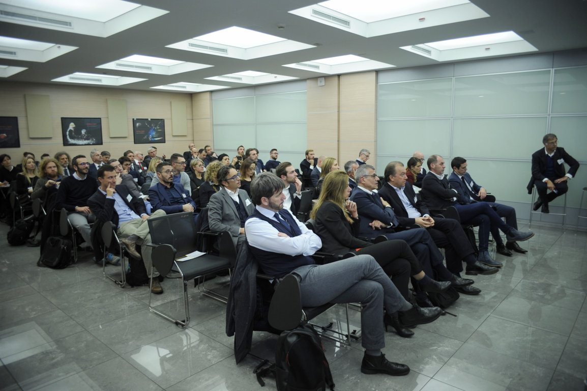 15699272395d9330472ac646.92100337 SLF201118Sala